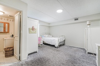 Exclusive Woodland Development - Spacious End-Unit Duplex Condo - photo 21