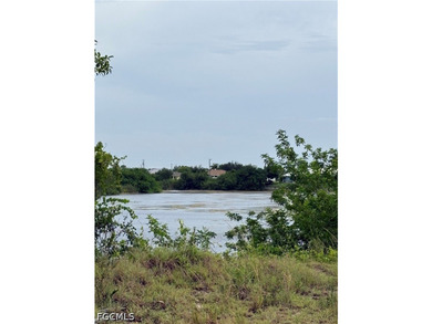 Seize the opportunity to build your dream waterfront home on - photo 3