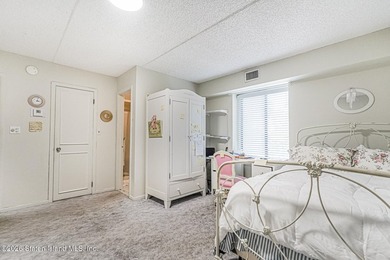 Exclusive Woodland Development - Spacious End-Unit Duplex Condo - photo 24