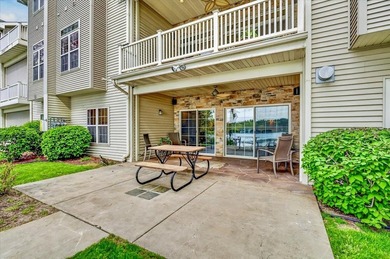 Experience luxury lake living in this beautifully updated Lake - photo 31
