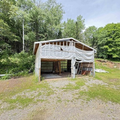 Three bedroom one and a half bedroom house sitting on 20 acres - photo 33