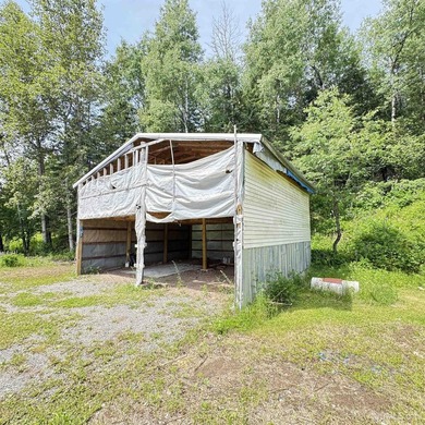 Three bedroom one and a half bedroom house sitting on 20 acres - photo 34