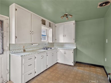 Charming Ventura Westside bungalow offering endless potential in - photo 8