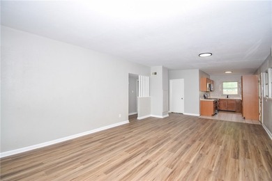 Central location and good schools. This Pretty 3 bedroom, 2 bath - photo 11