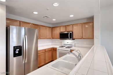 Prime Henderson location! Beautifully 3 bed/den 2 bath