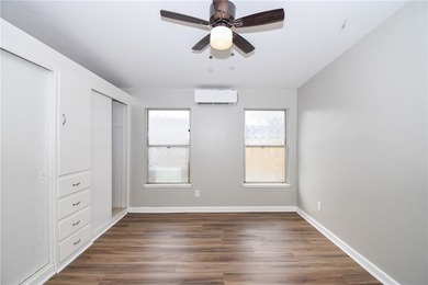 Central location and good schools. This Pretty 3 bedroom, 2 bath - photo 18