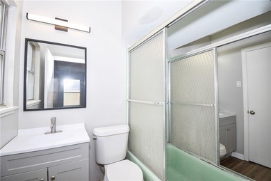 Central location and good schools. This Pretty 3 bedroom, 2 bath - photo 21