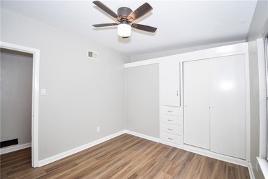 Central location and good schools. This Pretty 3 bedroom, 2 bath - photo 25