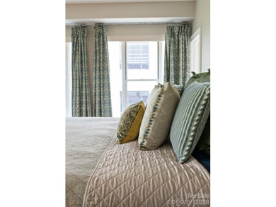 Live in the heart of Uptown Charlotte in this beautiful, sunny - photo 25