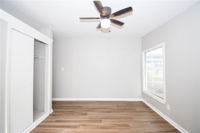 Central location and good schools. This Pretty 3 bedroom, 2 bath - photo 27