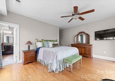 Live in the heart of Uptown Charlotte in this beautiful, sunny - photo 27