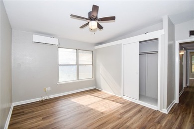 Central location and good schools. This Pretty 3 bedroom, 2 bath - photo 29