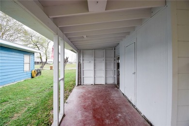 Central location and good schools. This Pretty 3 bedroom, 2 bath - photo 31