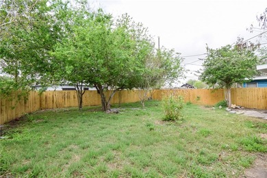 Central location and good schools. This Pretty 3 bedroom, 2 bath - photo 32