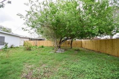 Central location and good schools. This Pretty 3 bedroom, 2 bath - photo 33