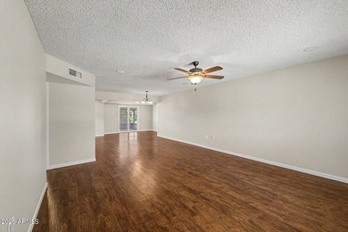 Beautiful 2bd/2bth expanded Woodbury model offering 1,523 square - photo 3