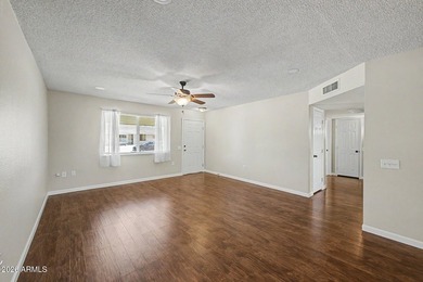 Beautiful 2bd/2bth expanded Woodbury model offering 1,523 square - photo 4