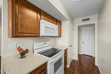 Beautiful 2bd/2bth expanded Woodbury model offering 1,523 square - photo 8