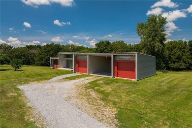 Trophy Property | Modern Luxury Estate on 16.5+/- Acres A truly - photo 3