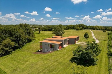 Trophy Property | Modern Luxury Estate on 16.5+/- Acres A truly - photo 4