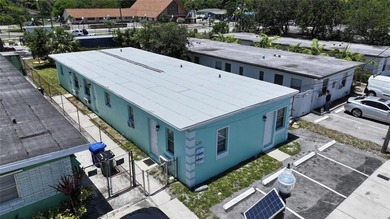 This triplex is a great investment property! Super easy to - photo 2