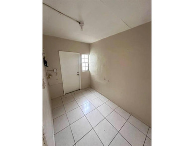 This triplex is a great investment property! Super easy to - photo 5