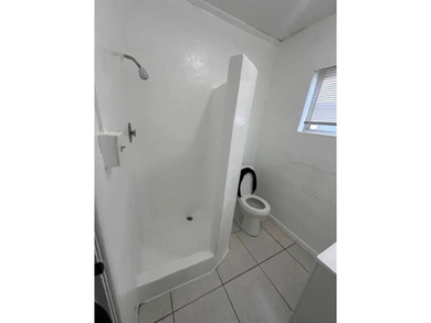 This triplex is a great investment property! Super easy to - photo 6