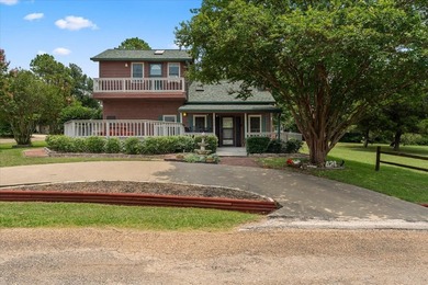 BEAUTIFULLY LANDSCAPED HOME ON 4 LOTS AT THE HEART OF THE LAKE - photo 11