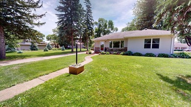 Beautifully updated 2-bedroom ranch with a fully remodeled main - photo 32