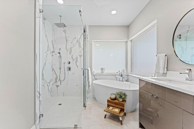 Experience modern luxury in this stunningly renovated 4-bedroom - photo 33
