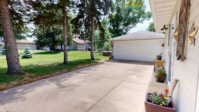 Beautifully updated 2-bedroom ranch with a fully remodeled main - photo 33