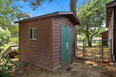 BEAUTIFULLY LANDSCAPED HOME ON 4 LOTS AT THE HEART OF THE LAKE - photo 44