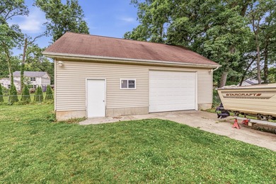 Welcome home to this well-maintained 3-bedroom, 2-bath ranch - photo 3