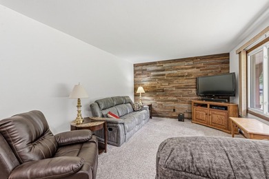 Welcome home to this well-maintained 3-bedroom, 2-bath ranch - photo 7