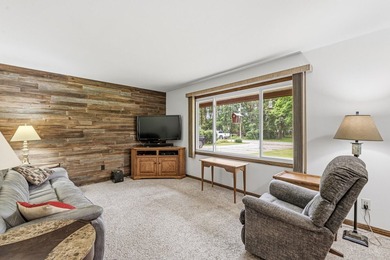 Welcome home to this well-maintained 3-bedroom, 2-bath ranch - photo 8