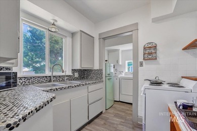 Very clean 3-bedroom, 1-bath home in a quiet neighborhood near - photo 11