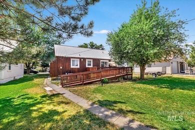 Very clean 3-bedroom, 1-bath home in a quiet neighborhood near - photo 20