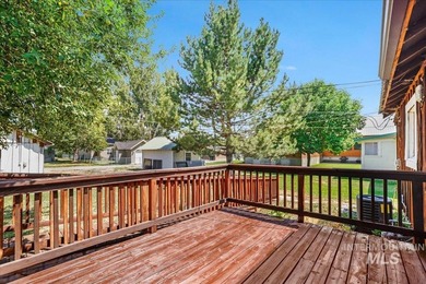 Very clean 3-bedroom, 1-bath home in a quiet neighborhood near - photo 21