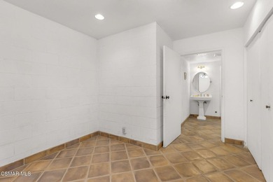 Introducing a truly remarkable 25-acre equestrian estate in the - photo 41