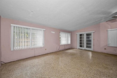 **HANDYMAN SPECIAL WITH INCREDIBLE POTENTIAL IN THE HEART OF - photo 10