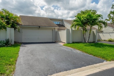 Lake Wellington Home For Sale in Wellington Florida