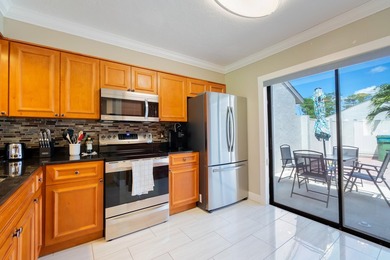 Beautiful waterfront 2-bedroom, 2-bathroom villa with an - photo 6