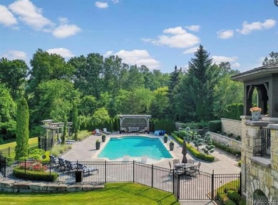 Experience the feeling of a secluded private retreat in this - photo 4