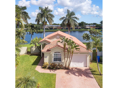 Superb one-story waterfront home in west central Pembroke Pines - photo 2