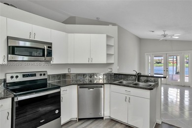 Superb one-story waterfront home in west central Pembroke Pines - photo 5