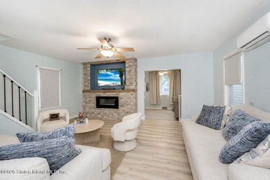 Welcome to this charming and sun-filled fully detached Colonial - photo 11