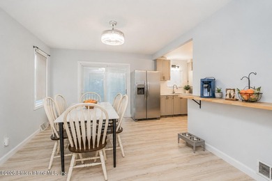 Welcome to this charming and sun-filled fully detached Colonial - photo 15