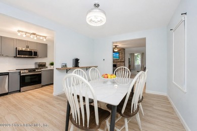 Welcome to this charming and sun-filled fully detached Colonial - photo 16
