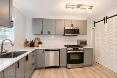 Welcome to this charming and sun-filled fully detached Colonial - photo 18