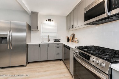 Welcome to this charming and sun-filled fully detached Colonial - photo 19